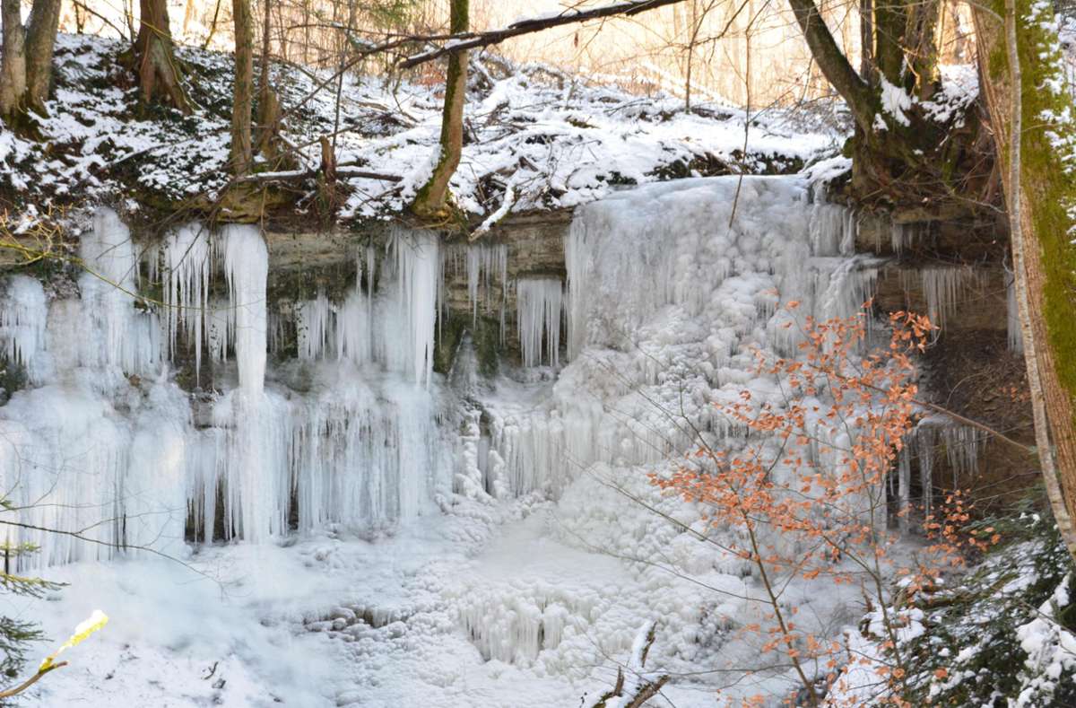 Anfang 2018 ist diese Aufnahme eines gefrorenen Bachs im Untereren Wannental bei Stockenhausen entstanden.
