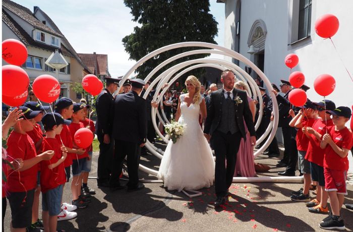 Feuerwehr-Hochzeit: Sabrina und Christoph Ziegler heiraten in Vöhringen