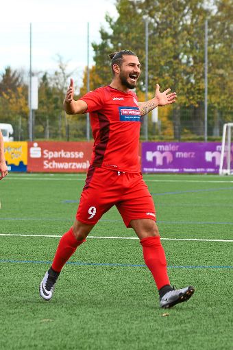 Mustafa Akgün bejubelt seinen Traumtreffer zum 1:1. Doch am Ende unterlag Bad Dürrheim mit 1:4. Foto: Morat Foto: Schwarzwälder-Bote