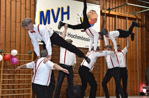 Akrobatisch und grazil: das Männerballett Foto: Wagner