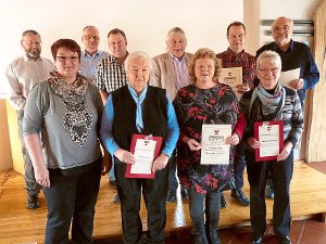 Langjährige Mitglieder der Gechinger Ortsgruppe des Schwarzwaldvereins wurden in der Jahreshauptversammlung ausgezeichnet.  Foto: Selter-Gehring Foto: Schwarzwälder-Bote