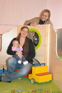 Ramona Wölfle und Helena Lutz-Walder (von links) freuen sich auf die ersten Kinder in der Kinderkrippe in Deißlingen. Diese öffnet am Freitag.  Foto: Stadtverwaltung