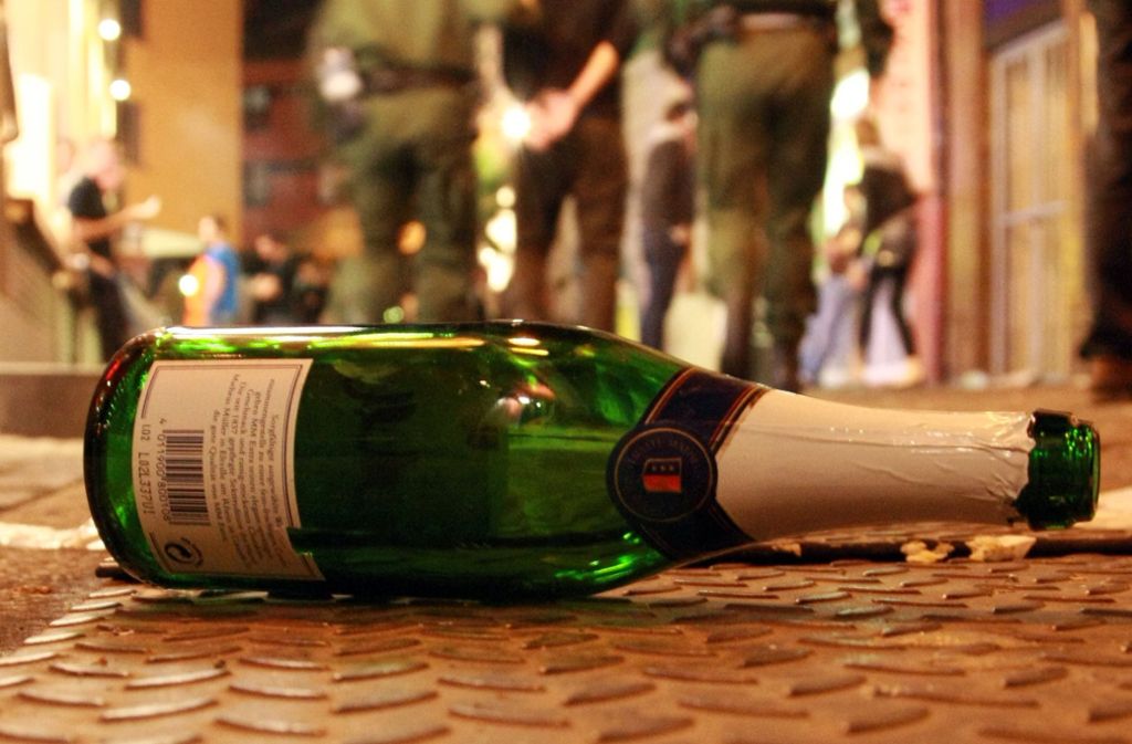 Polizei schreitet ein: Betrunkener Ladendieb randaliert in Hüfingen vor Einkaufsmarkt