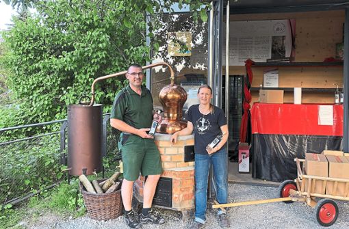 Ansgar und Carolin Barth vertreten eine Woche den Kleinbrennerverband Baden und den Schwarzwald-Baar-Kreis auf der Landesgartenschau in Überlingen. Foto: Familie Barth