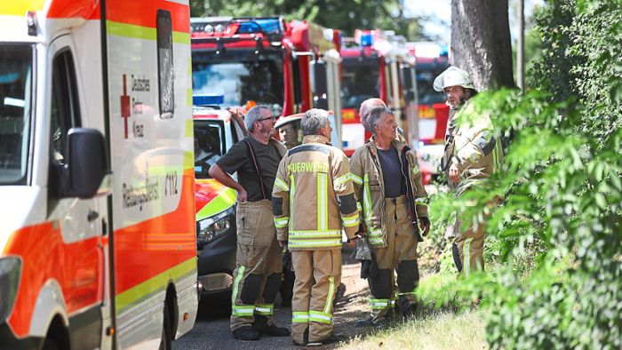 Feuerwehr rettet Mann aus unwegsamen Gelände