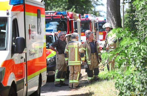 Die Feuerwehr war mit mehreren Fahrzeugen vor Ort, um einen Mann bei Marbach aus unwegsamen Gelände zu retten. Foto: Eich
