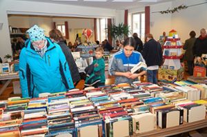 Der Tag der Begegnung in Löffingen bietet viele Unterhaltungsmöglichkeiten an, so auch in der Stadtbücherei beim großen Büchereiflohmarkt.  Fotos: Bächle Foto: Schwarzwälder Bote