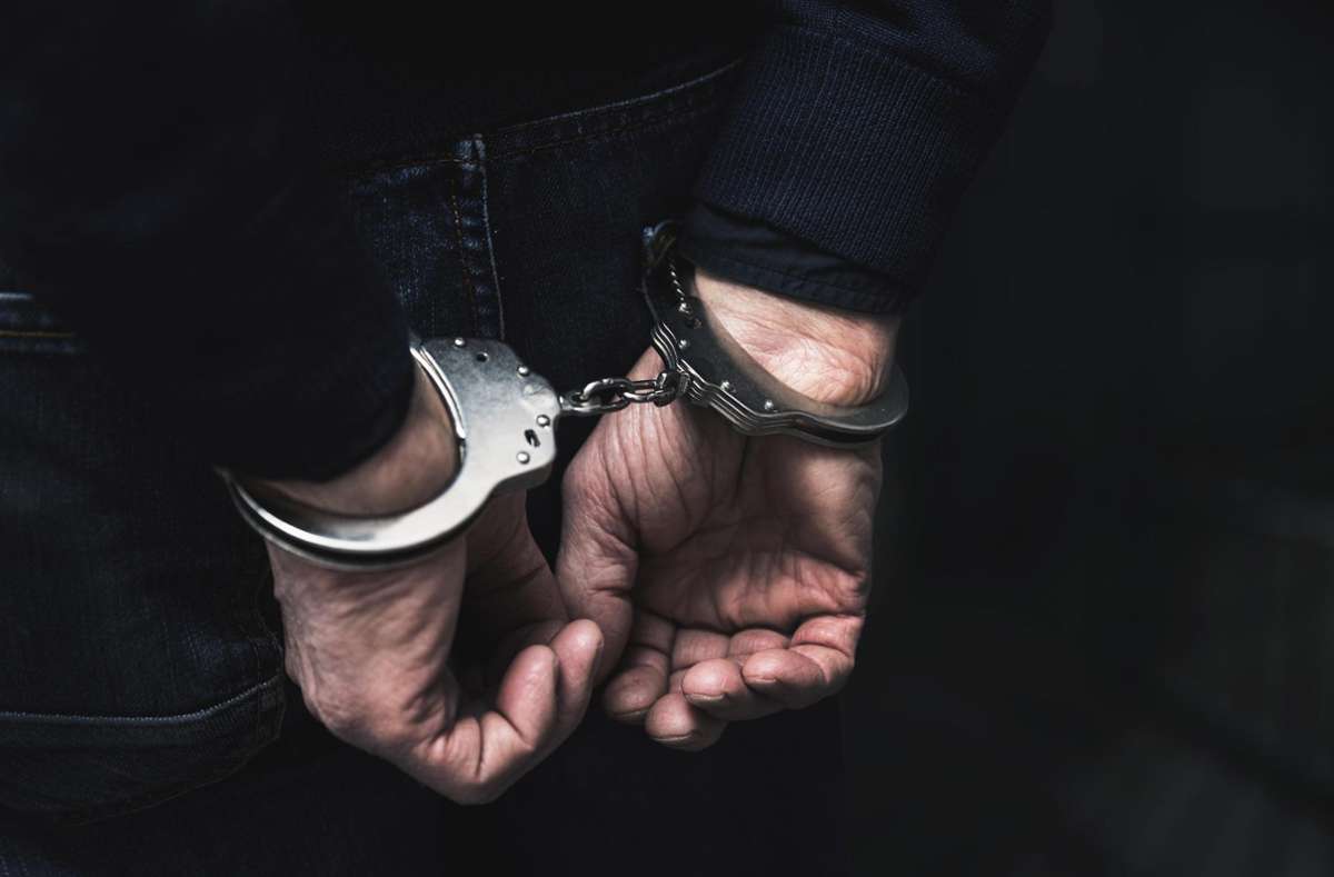 Der 24-Jährige befindet sich mittlerweile in Untersuchungshaft. (Symbolfoto) Foto: ronstik-stock.adobe.com