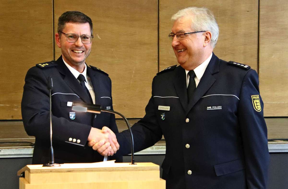 Klaus Armbruster wurde als Leiter des Polizeireviers Nagold in den Ruhestand verabschiedet. Foto: Hermann/Polizeipräsidium Pforzheim