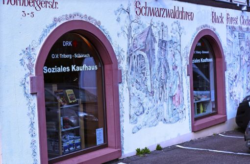 Erfreulich gut macht sich in Tribergs Unterstadt das Soziale Kaufhaus des DRK-Ortsvereins Triberg-Schonach, in dem jeder Bürger einkaufen kann – ohne Nachweis der Bedürftigkeit Foto: Hans-Jürgen Kommet