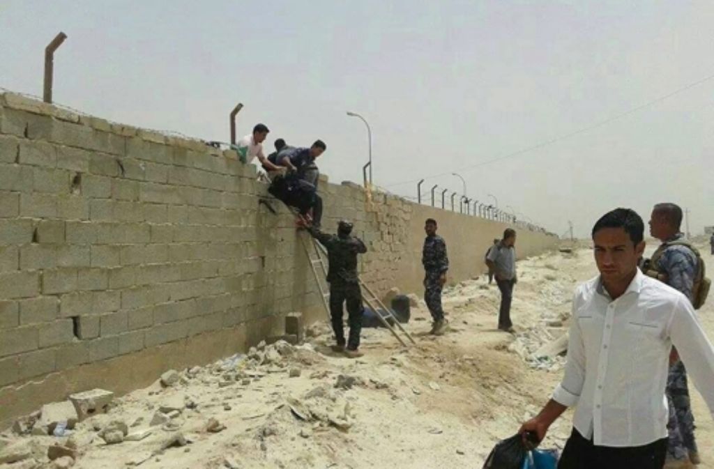 Dschihadisten haben in der irakischen Unruheprovinz Anbar eine Universität gestürmt und zahlreiche Geiseln genommen. Sicherheitskräfte konnten die Angreifer vertreiben. Foto: dpa