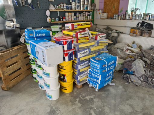 1,7 Tonnen Farbe sowie vier Tonnen Putz sollen im Hochwassergebiet beim Wiederaufbau helfen. Foto: Jelitto