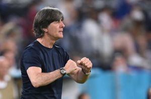 Bundestrainer Joachim Löw sprach von einem „brutal intensiven“ Spiel. Foto: AFP/MATTHIAS HANGST