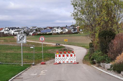 Der gesperrte Verbindungsweg, der die zwei Sulzer Stadtteile Fischingen und Mühlheim verbindet. Foto: Schwind