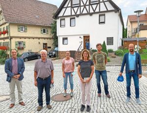 Ebhausens    Bürgermeister Volker Schuler (links) zeichnete besonders fleißige Teilnehmer des Stadtradelns aus.Foto: Priestersbach Foto: Schwarzwälder Bote