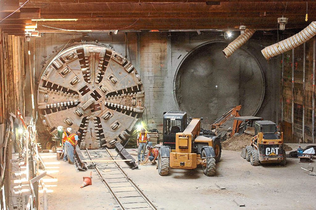 Die beiden Herrenknecht-Tunnelbohrmaschinen Harriet und Angeli arbeiten für die U-Bahn-Erweiterung der Gold Line in Los Angeles mit.