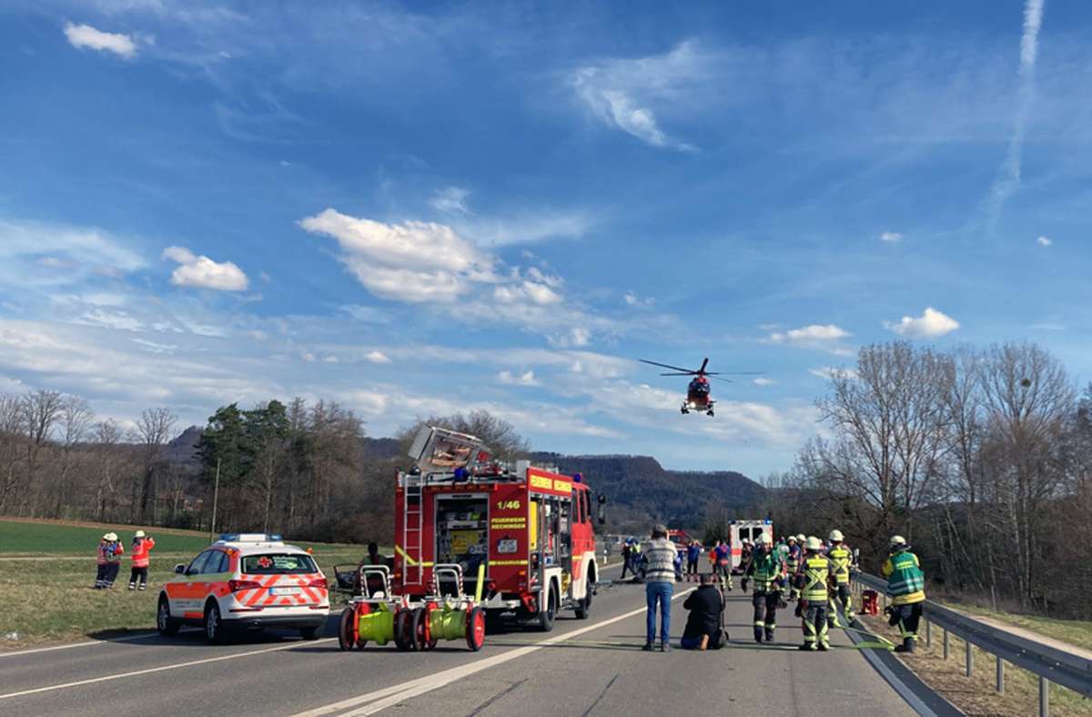 Zu einem Unfall mit Todesfolge kam es erneut am Samstag auf der B32 zwischen Hechingen und Schlatt. Foto: Feuerwehr Hechingen