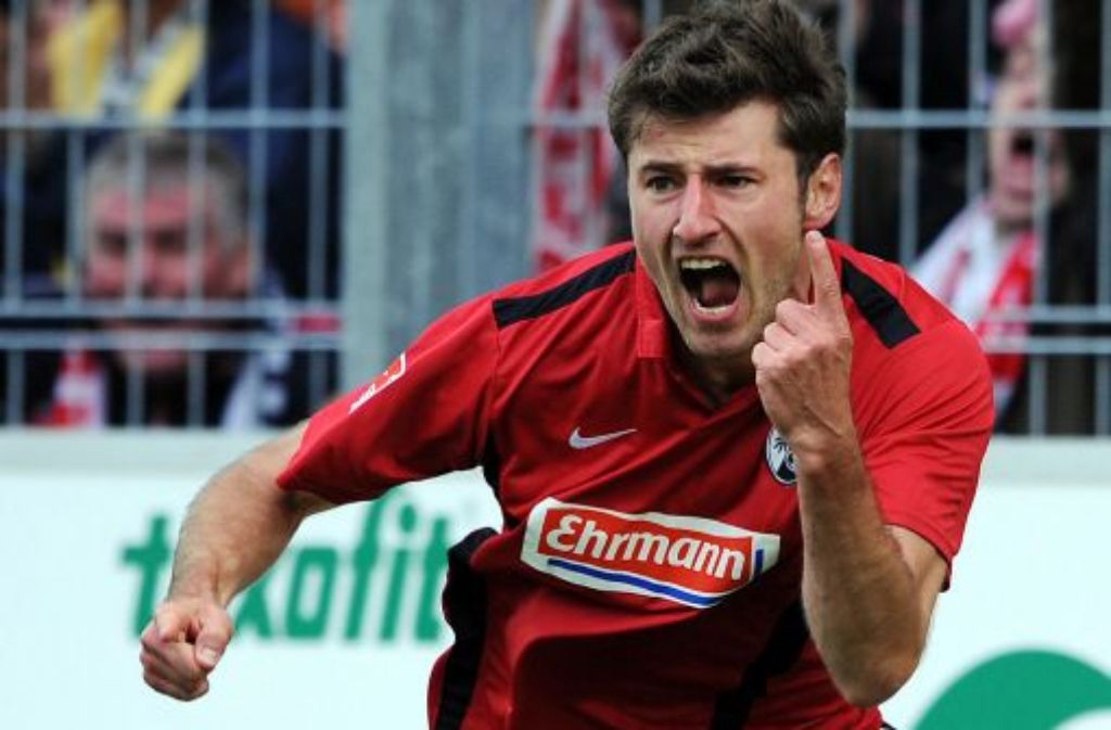 Freiburgs Stefan Reisinger jubelt über seinen Treffer zum 2:1. Foto: apn