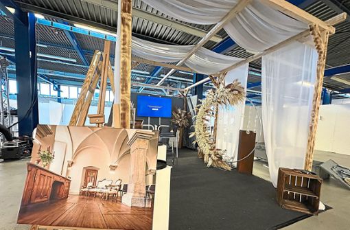 Die Hofbibliothek Donaueschingen präsentiert sich auf der Messe als Hochzeitslocation. Foto: Schölzel
