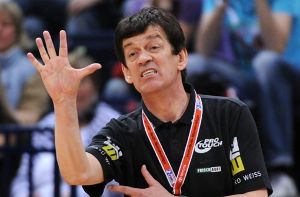 Selbst Trainer Velimir Petkovic ist sich seiner Sache nicht mehr sicher Foto: dpa