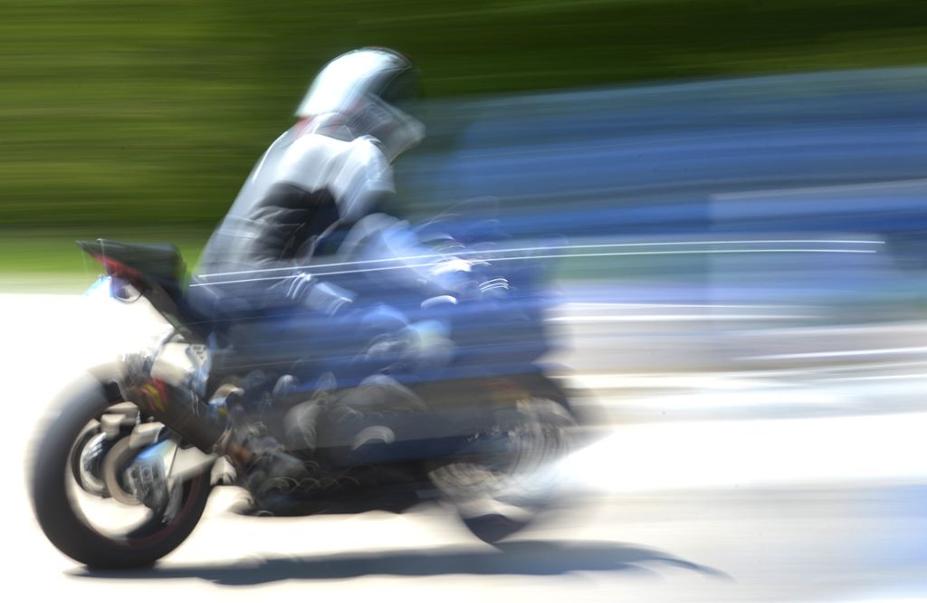 Motorradfahrer sorgen für Lärm in Randen. Foto: Seeger