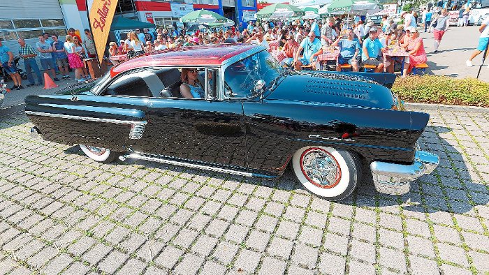 Zahlreiche Besucher bei Old Style Car Show
