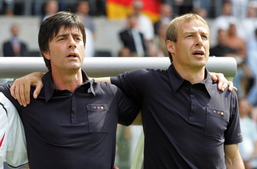 Am Donnerstag stehen sie sich als Gegner auf dem Platz gegenüber: Joachim Löw und Jürgen Klinsmann. Foto: baumann