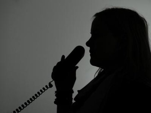 Wenn ein Telefon-Betrüger anruft, sollte man das Gespräch lieber nicht aufzeichnen. (Symbolbild) Foto: dpa