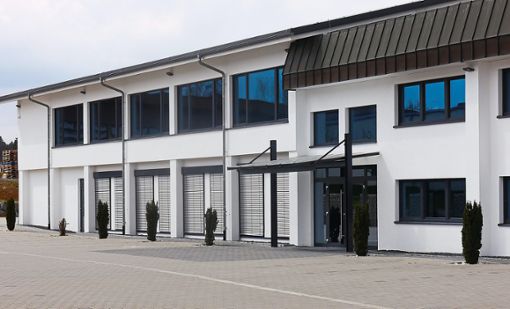 Beliebt bei Freikirchen: Ehemalige Firmengebäude wie dieses in Neukirch. Dort treffen sich sonntags 60 und mehr Menschen – bis zu vier Stunden lang. Foto: Stern