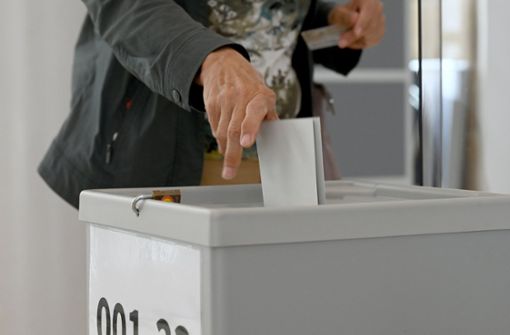 Da mehr Wahlberechtigte als bisher per Brief abstimmten, lag die Beteiligung in den Wahllokalen aber deutlich niedriger als bei der vergangenen Bundestagswahl im Jahr 2017 (Symbolbild). Foto: dpa/Bernd Weißbrod