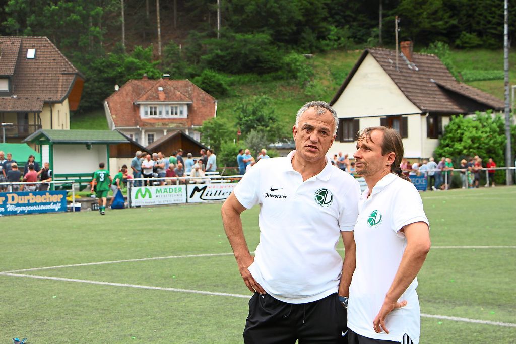 Schapbachs Trainerteam war nach dem Spiel enttäuscht: Trainer Manfred Schoch (links) und Co-Trainer Markus Mira.