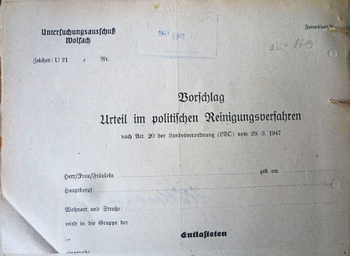 So sah eines der Formulare im Entnazifizierungsverfahren 1947 aus.Repro: Hensle Foto: Schwarzwälder Bote