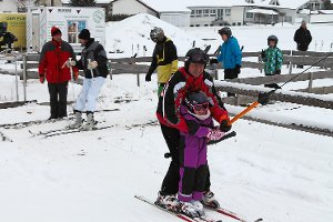 Richtig viel los war am Wochenende an den Burladinger Skiliften. Foto: Pfister Foto: Schwarzwälder-Bote