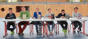 Sie  traten gegeneinander an (von links): Dustin Urban,  Dan Zizelmann,  Jana Franz, Jana Laux, Laurin Gührs und  Valerie Usselmann.   Foto: Schule Foto: Schwarzwälder-Bote