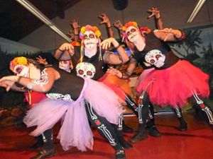 Tolle Tanzeinlagen zeigen die Komminger bei ihrem Programmabend. Foto: Suttheimer Foto: Schwarzwälder Bote