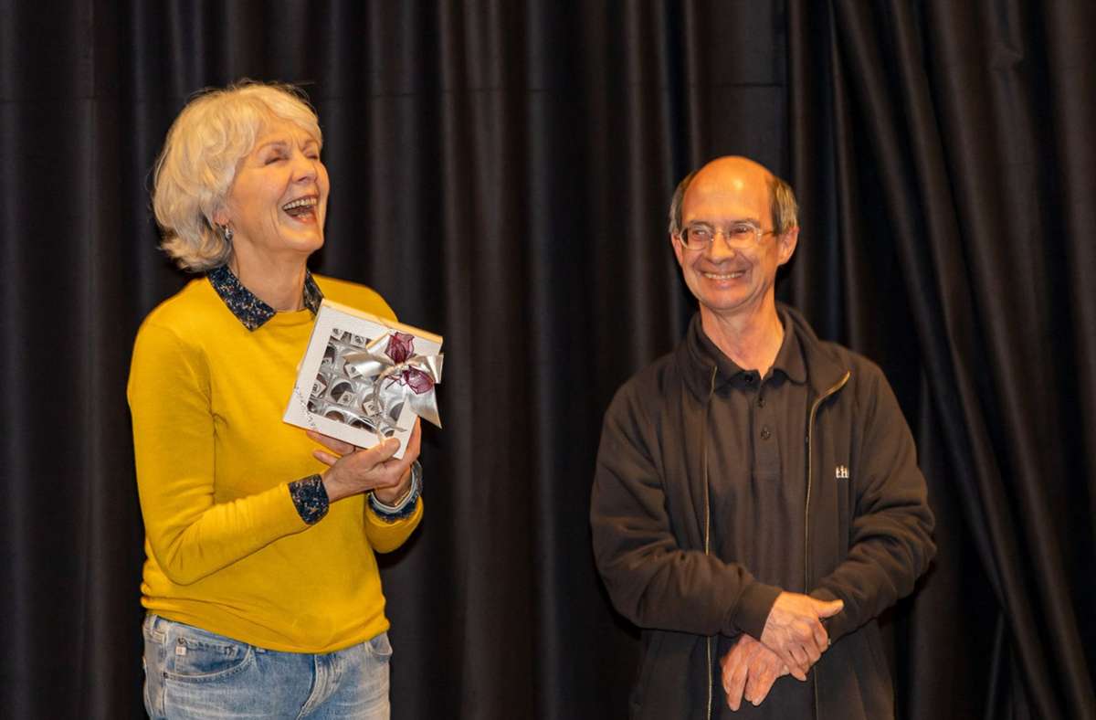 Regisseurin Sigrid Klausmann und  der Vorsitzende des Guckloch-Kinos,  Günther Bäuerle. Foto: Guckloch-Kino/Reinhard Hübner