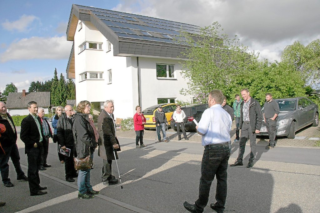Kandidaten der Freien Wählervereinigung  informierten sich in Musbach nicht nur über die Energieinsel Gairing. Foto: FWV Foto: Schwarzwälder-Bote