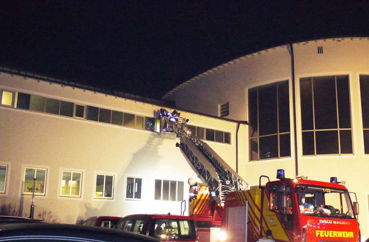 Hausdurchsuchung bei Albstadtwerken: Polizei ermittelt nach Brand im Ebinger Hallenbad