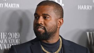 Kanye West trägt Rassismus-Slogan auf der Fashion Week