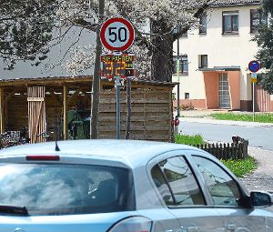 Mobile Geschwindigkeitsmesser machen Sinn und sollen auch in Hochemmingen stationiert werden, so der Wunsch von Ortsvorsteher und Ortschaftsrat.  Foto: Kaletta Foto: Schwarzwälder-Bote