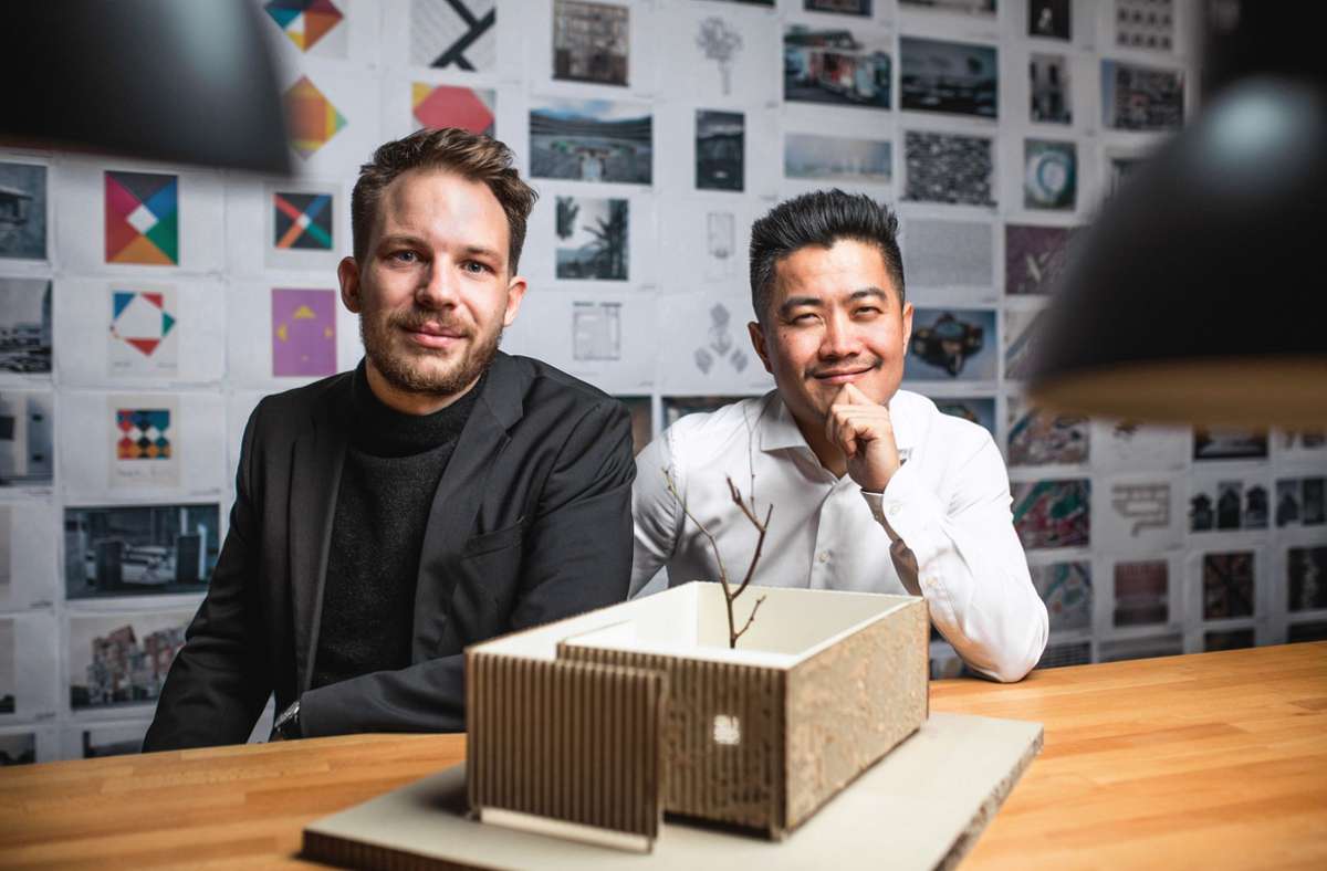 Die Architekten Florian Kaiser (links) und Guobin Shen haben 2018 mit dem Entwurf des Hauses  begonnen.