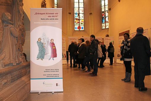 Auf Interesse stößt die Ausstellung über Martin Luther und die Juden  in der Balinger Stadtkirche. Foto: Dillmann Foto: Schwarzwälder Bote