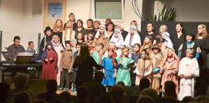 28 Kinder- und 13 Frauenstimmen erzählten singend die Weihnachtsgeschichte.  Foto: Widmaier Foto: Schwarzwälder Bote