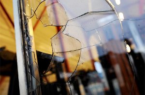 Kaputtes Glas und ein gehöriger Schrecken sind die Bilanz nach einem Einbruch in Beffendorf.  Foto: Hopp