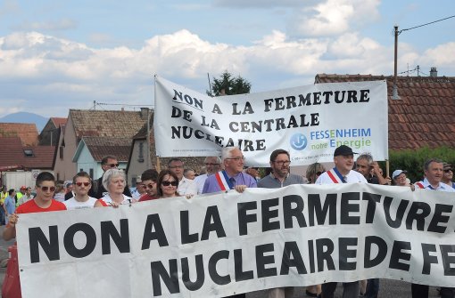Einwohner von Fessenheim demonstrieren im Juli gegen die drohende Schließung des Atomkraftwerks. Foto: dpa