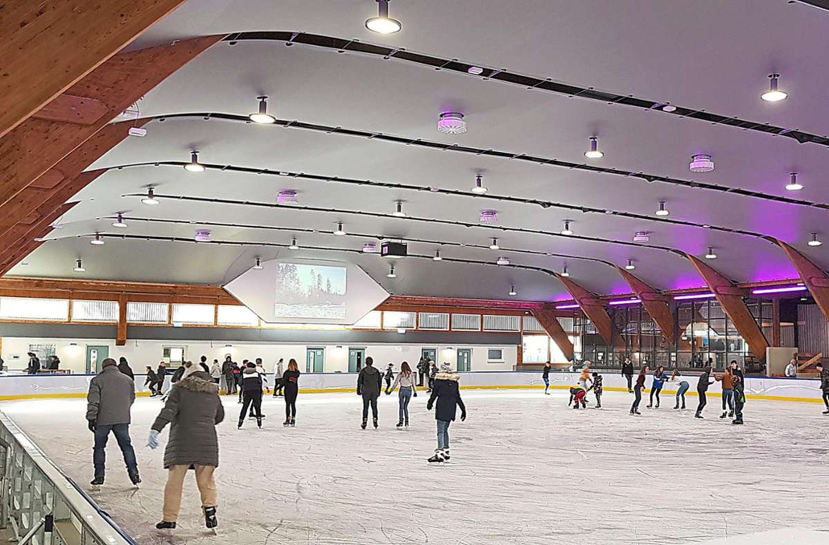 Winterspaß in Baiersbronn: Eislaufhalle bietet Abwechslung in Corona-Zeiten