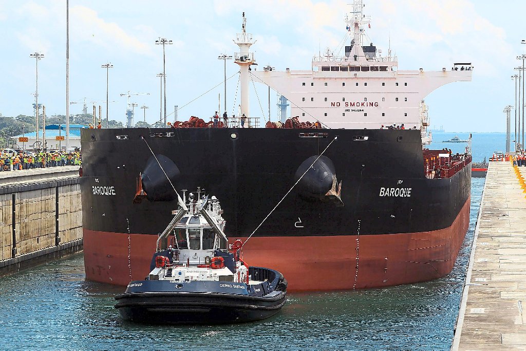 Schiffe mit einem Gewicht von bis zu 14 000 Tonnen können seit Kurzem den erweiterten Panamakanal passieren. Foto: Bolivar Foto: Schwarzwälder-Bote