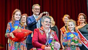 Oberbürgermeister Markus Ibert  krönte am Samstag die neue Hoheit Marion II. Foto: Baublies