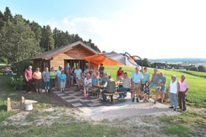 Ein Mitarbeiter- und Helferfest feierten die Aktiven des Vereins Biblischer Rundwanderweg bei der neuen Schutzhütte. Foto: Maier Foto: Schwarzwälder Bote