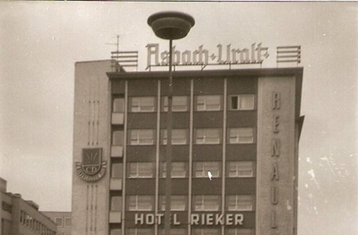 Werbung für Asbach Uralt auf dem Dach des Hotels Rieker im Jahr 1967 Foto: Thomas Mack / Stuttgart-Album